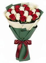 Букет Микс из красных и белых роз в Пролетарском Белгородской области