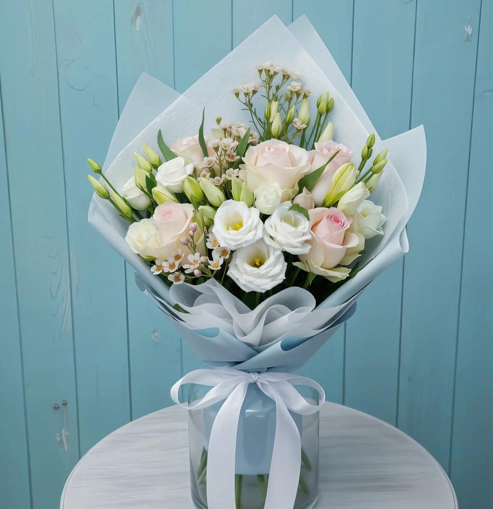 Букет цветов из: Розы и Лизиантусы в Пролетарском Белгородской области