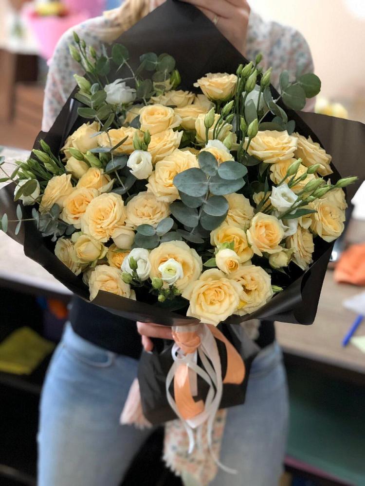 Букет цветов из: Розы и Лизиантусы в Пролетарском Белгородской области