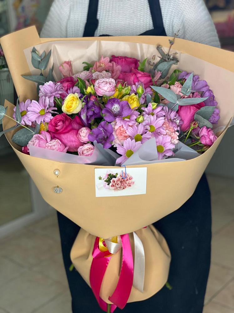 Букет цветов из: Хризантемы, Гвоздики и Альстромерии в Пролетарском Белгородской области