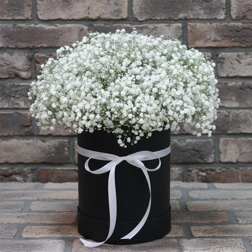 Цветочная композиция из Гипсофила в шляпной коробке в Пролетарском Белгородской области