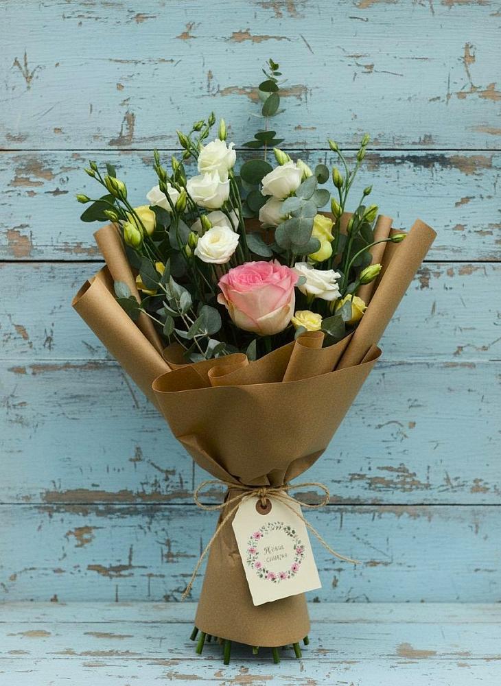 Букет цветов из: Розы и Лизиантусы в Пролетарском Белгородской области