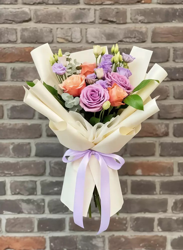 Букет цветов из: Лизиантусы и Розы в Пролетарском Белгородской области