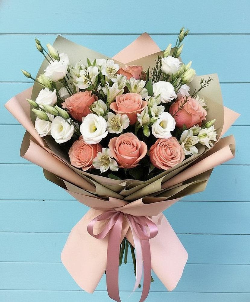 Букет цветов из: Розы, Альстромерии и Лизиантусы в Пролетарском Белгородской области