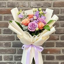 Букет цветов из:  Лизиантусы и Розы в Пролетарском Белгородской области