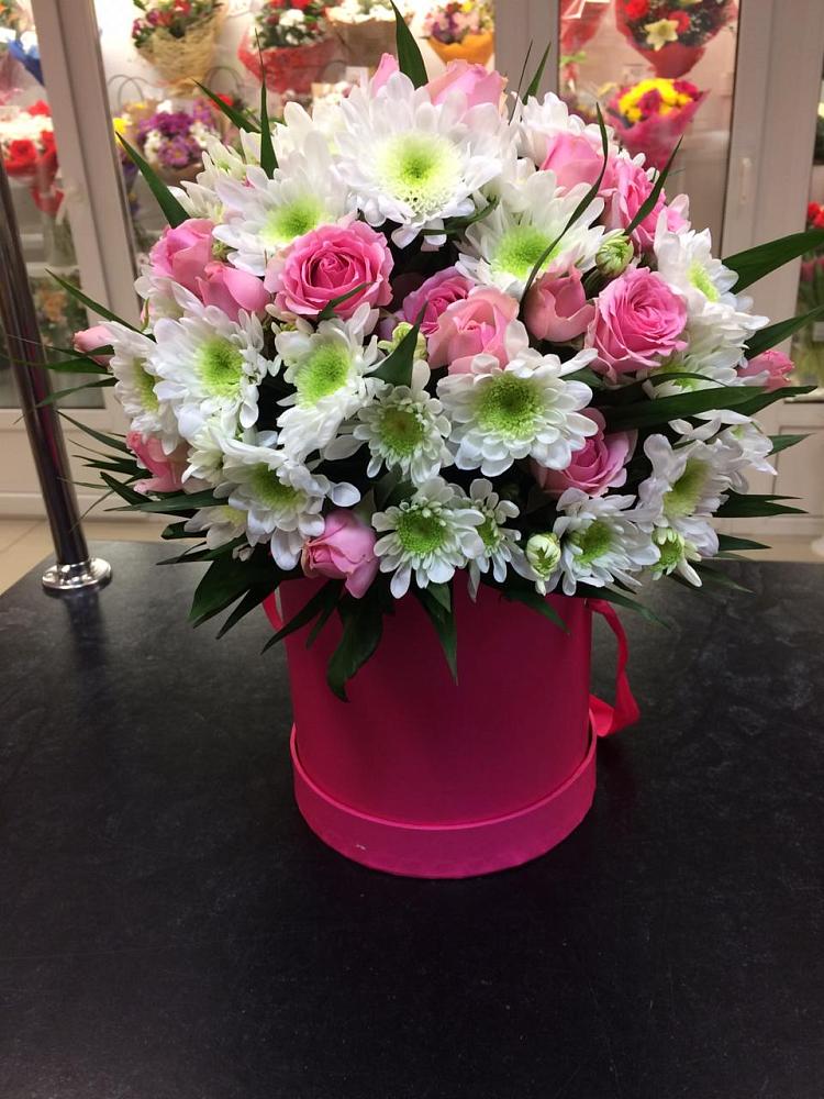 Цветочная композиция из Розы и Хризантемы в шляпной коробке в Пролетарском Белгородской области