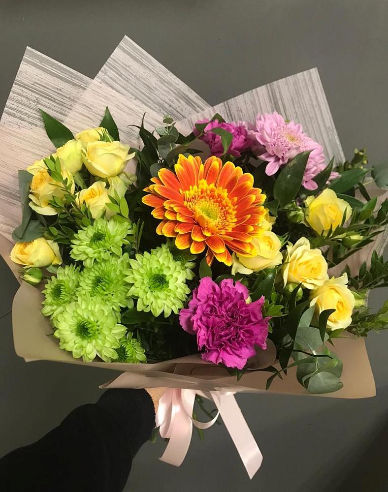 Букет цветов из: Гвоздики, Герберы, Розы и Хризантемы в Пролетарском Белгородской области
