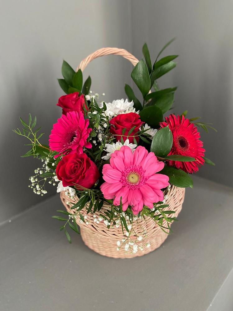 Цветочная композиция из Розы, Хризантемы и Герберы в корзине в Пролетарском Белгородской области