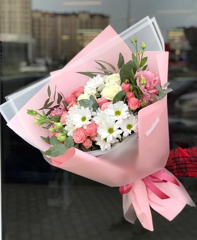 Букет цветов из: Розы, Лизиантусы и Хризантемы в Пролетарском Белгородской области